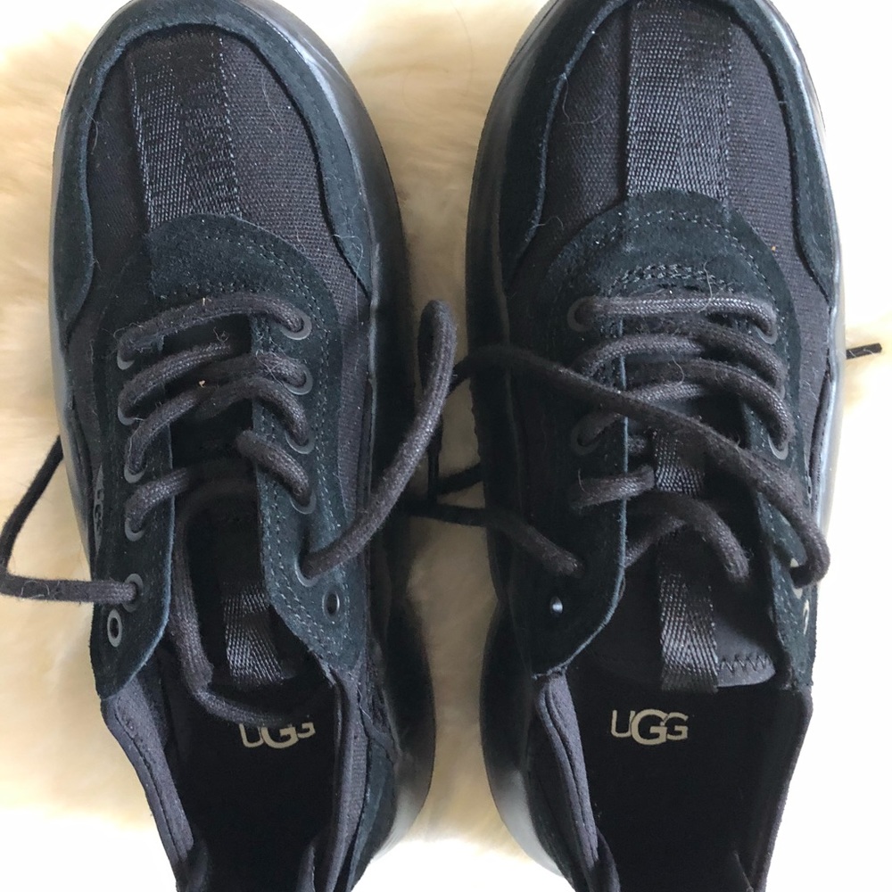 UGG Sneakers